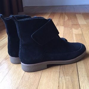 Aerosoles black suede boots